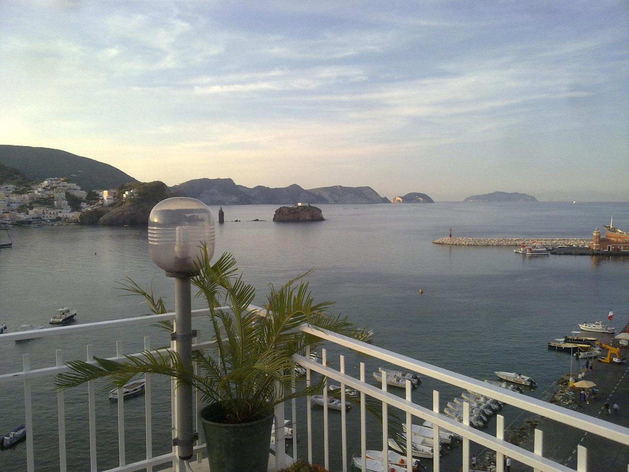 Hotel La Baia Ponza Exterior foto